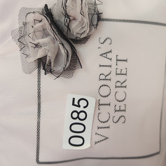 Limited Edition Victoria's Secret Lace Beauty Bag Tease with Lace Applique NWOT - Picture 9 of 9